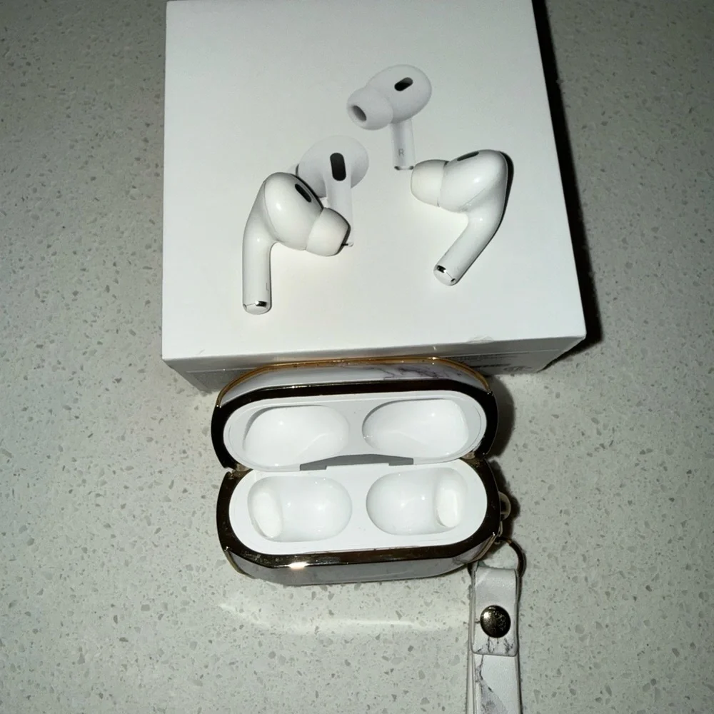 Apple AirPods Pro 2nd Generation w/Charging Case Noise Cancellation Translation😎
